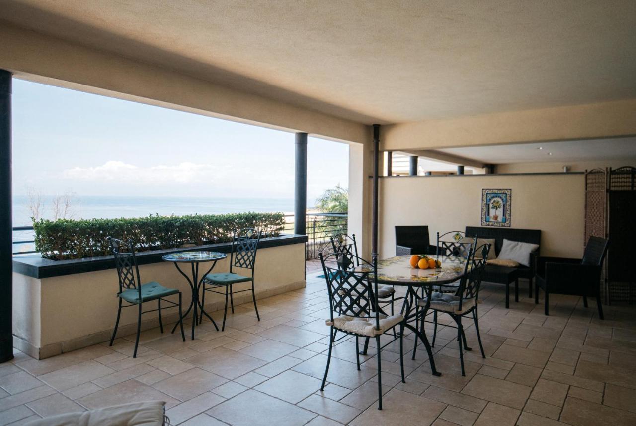 Taormina Lux & Elite Apartments - Taormina Holidays Esterno foto
